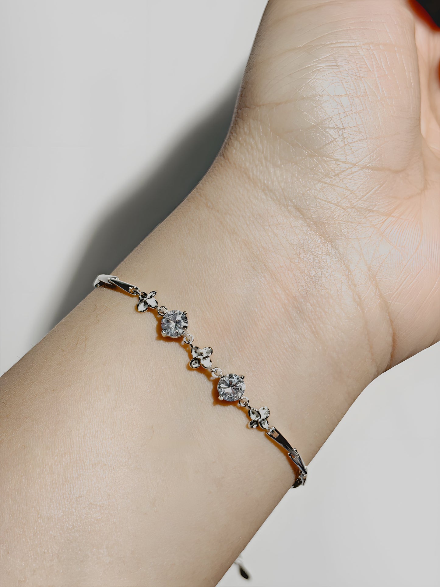 Minimalistic Lily Bracelet - 925 Silver Rhodium plated