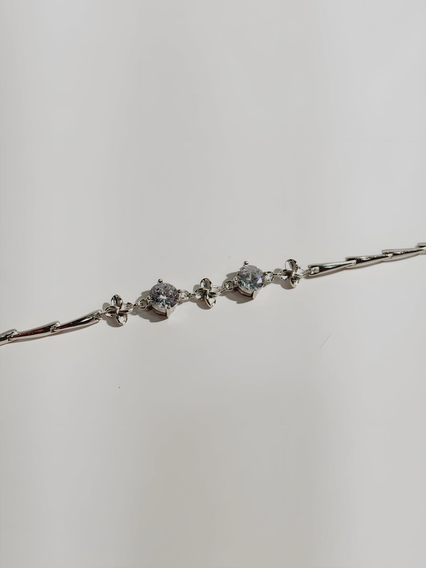 Minimalistic Lily Bracelet - 925 Silver Rhodium plated
