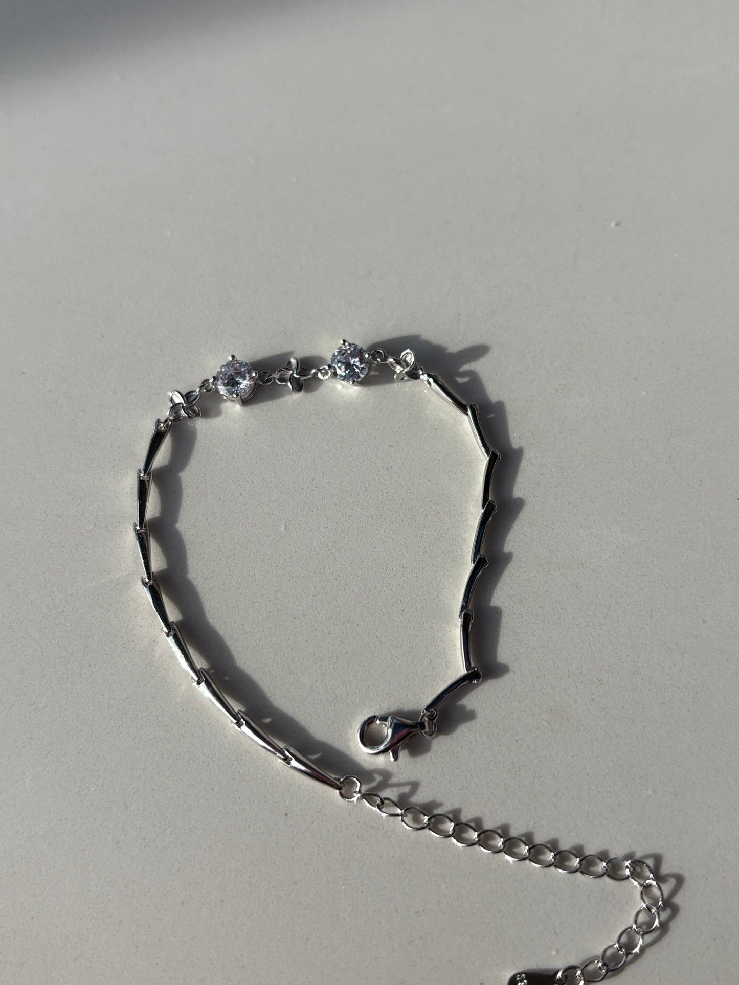 Minimalistic Lily Bracelet - 925 Silver Rhodium plated