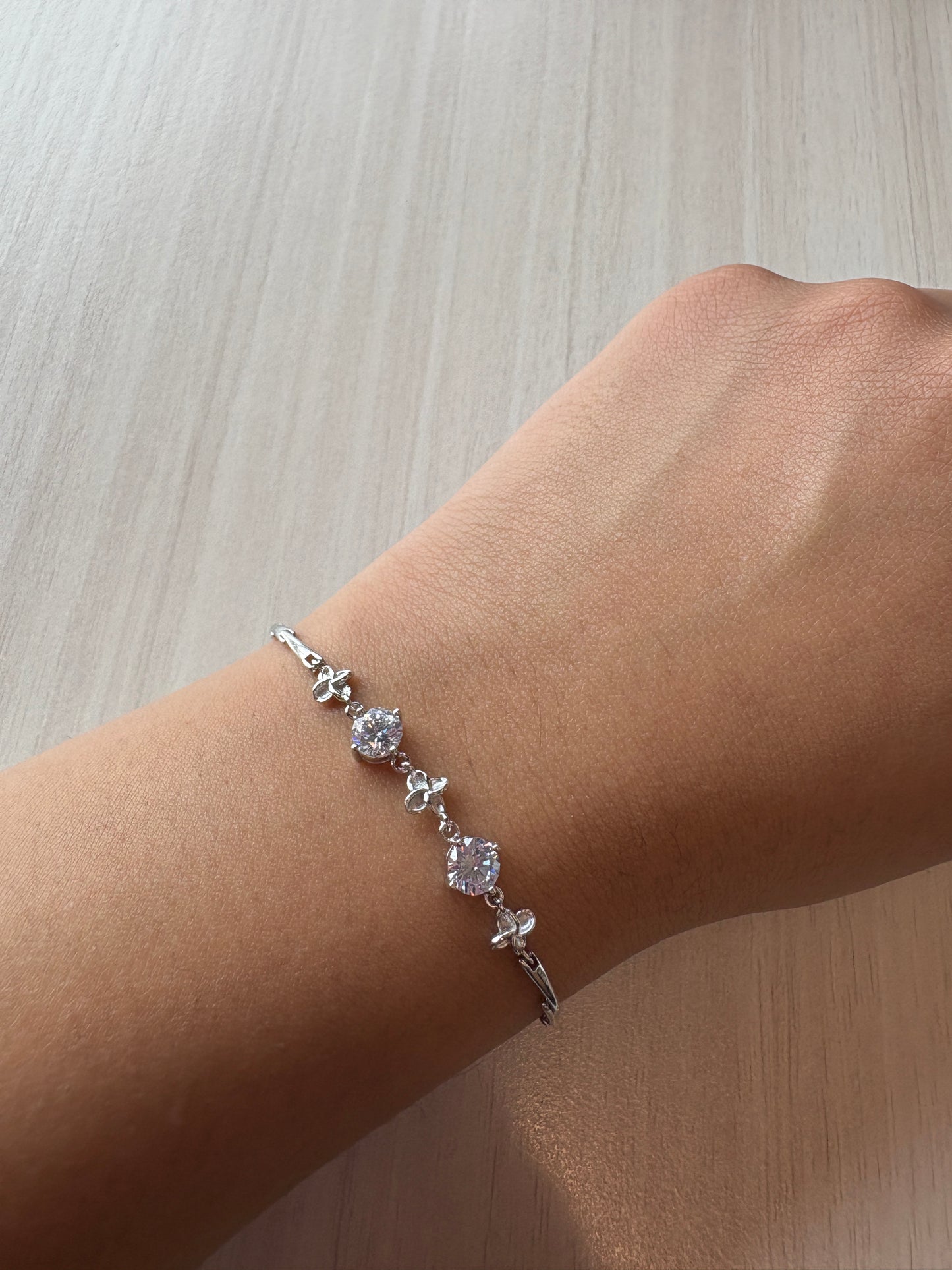 Minimalistic Lily Bracelet - 925 Silver Rhodium plated