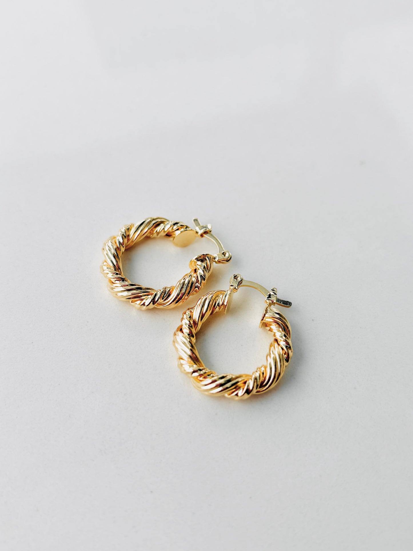 18k Gold Filled 21mm Double Twisted Tube Hoop Earrings