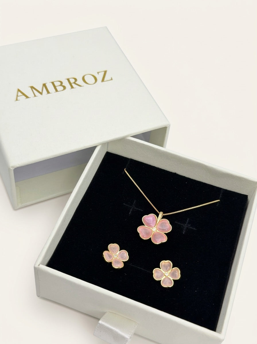 Wayetii Pendant Set