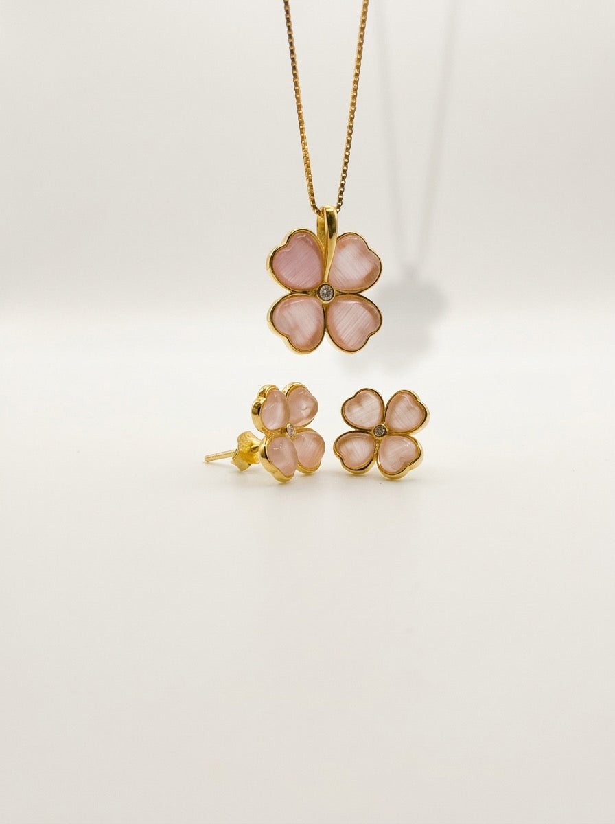 Wayetii Pendant Set