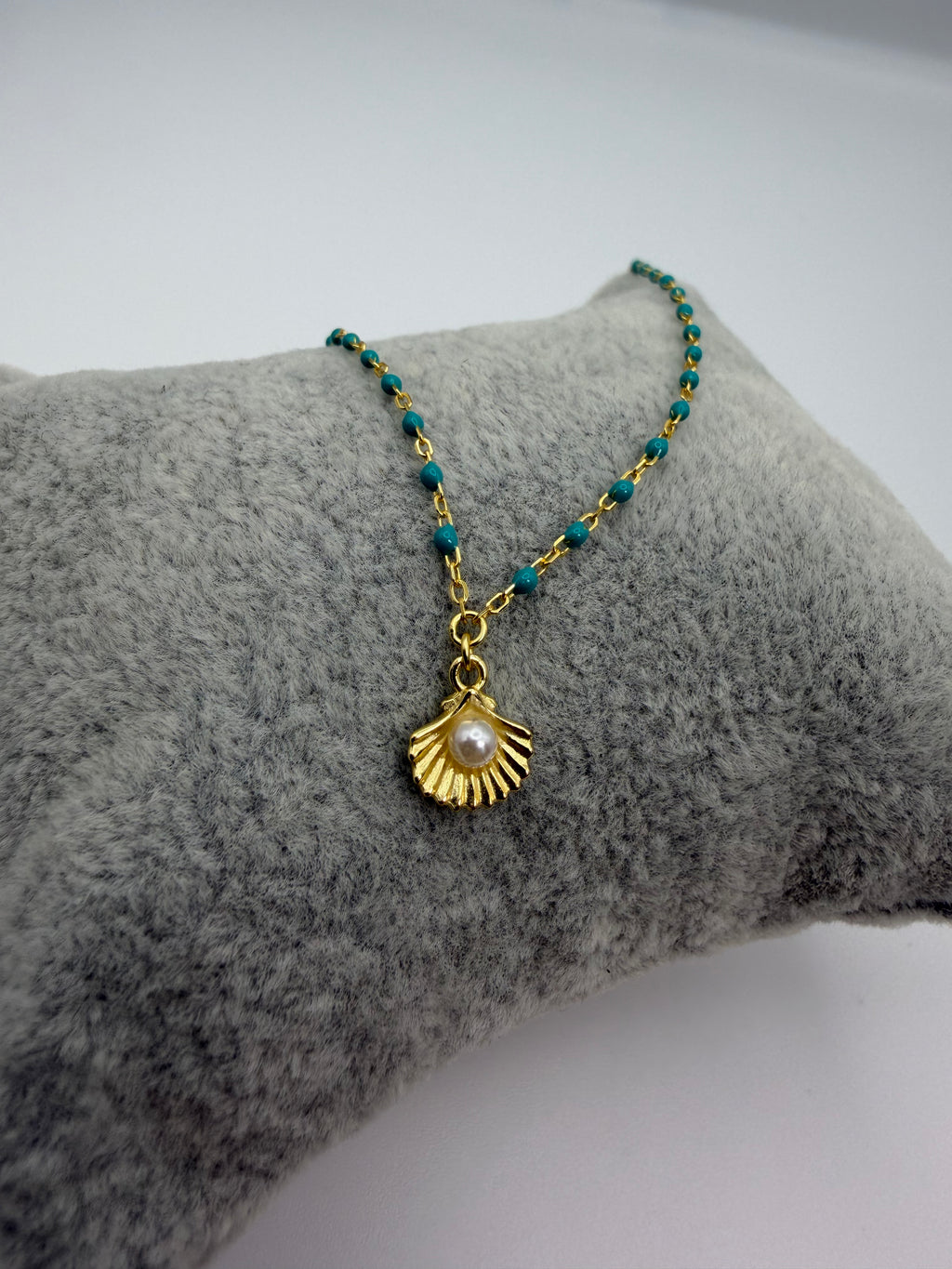Beaded Shell Pendant Necklace