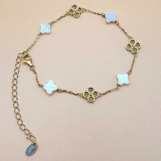 Pearl shell clover bracelet